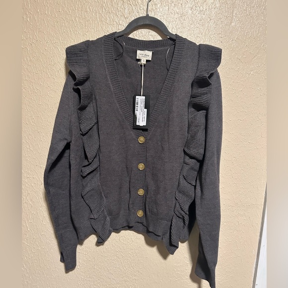 143 Story Sweater Size Large Ruffled Front Size Large‎ - Picture 2 of 7